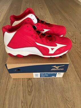 Mizuno Red and White Baseball Cleats - Low Top Molded Studs